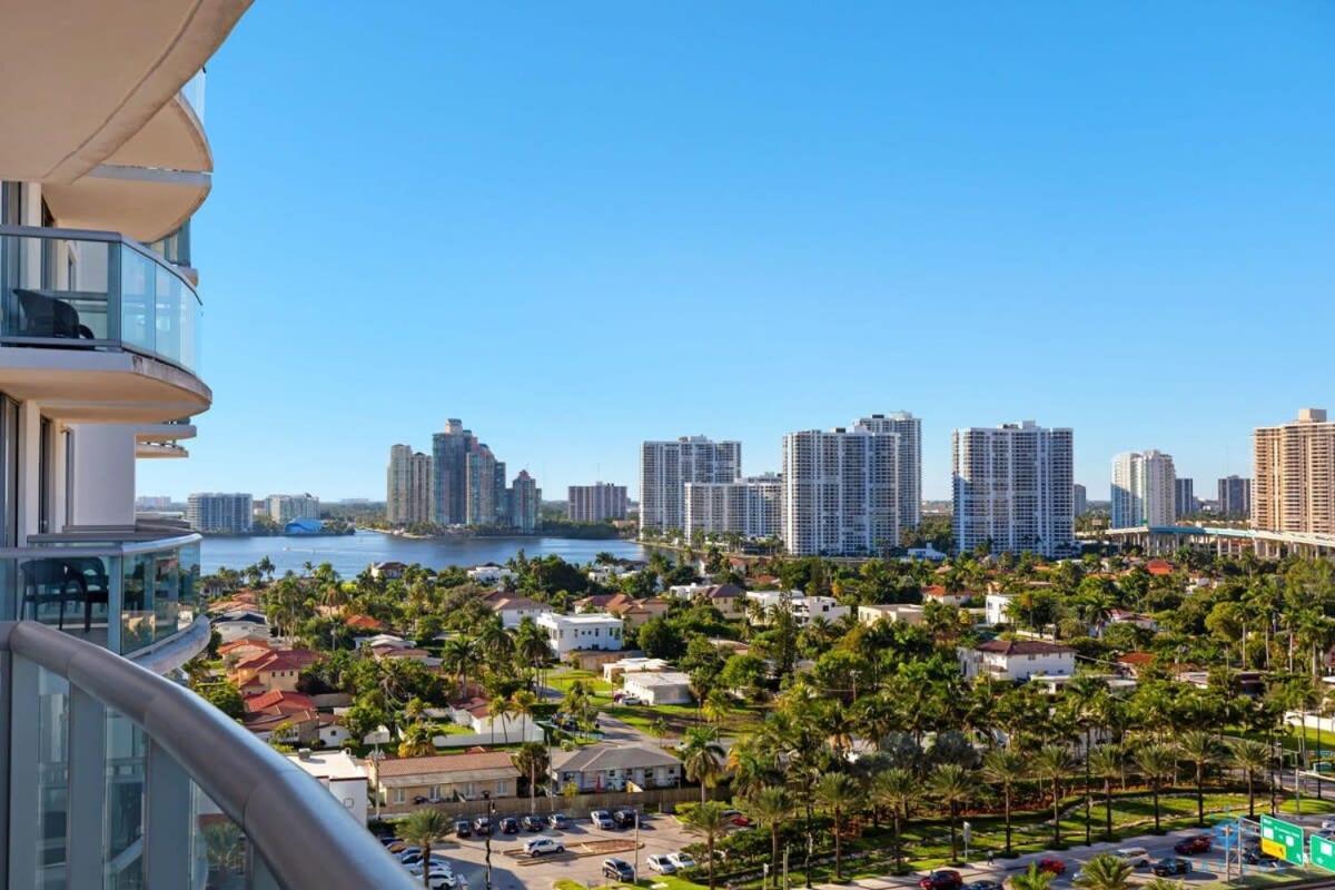 Beachfront Pool Ocean View Balcony Appartamento *