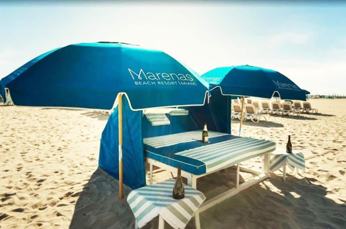 Beachfront Pool Ocean View Balcony Apartamento